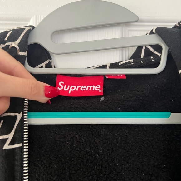 Authentic Supreme Logo Repeat Black Zip Up Hoodie - Picture 2 of 4
